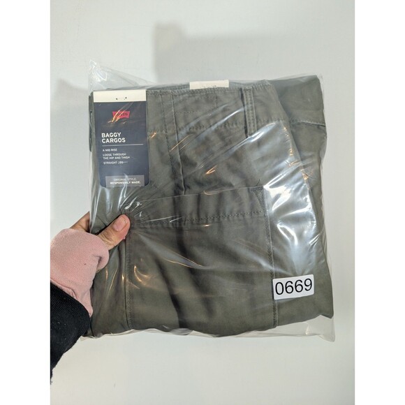 NWT Levi's '94 Baggy Cargo Straight Leg Pants Womens Sz 27 Grunge Skater Y2K - Picture 12 of 12